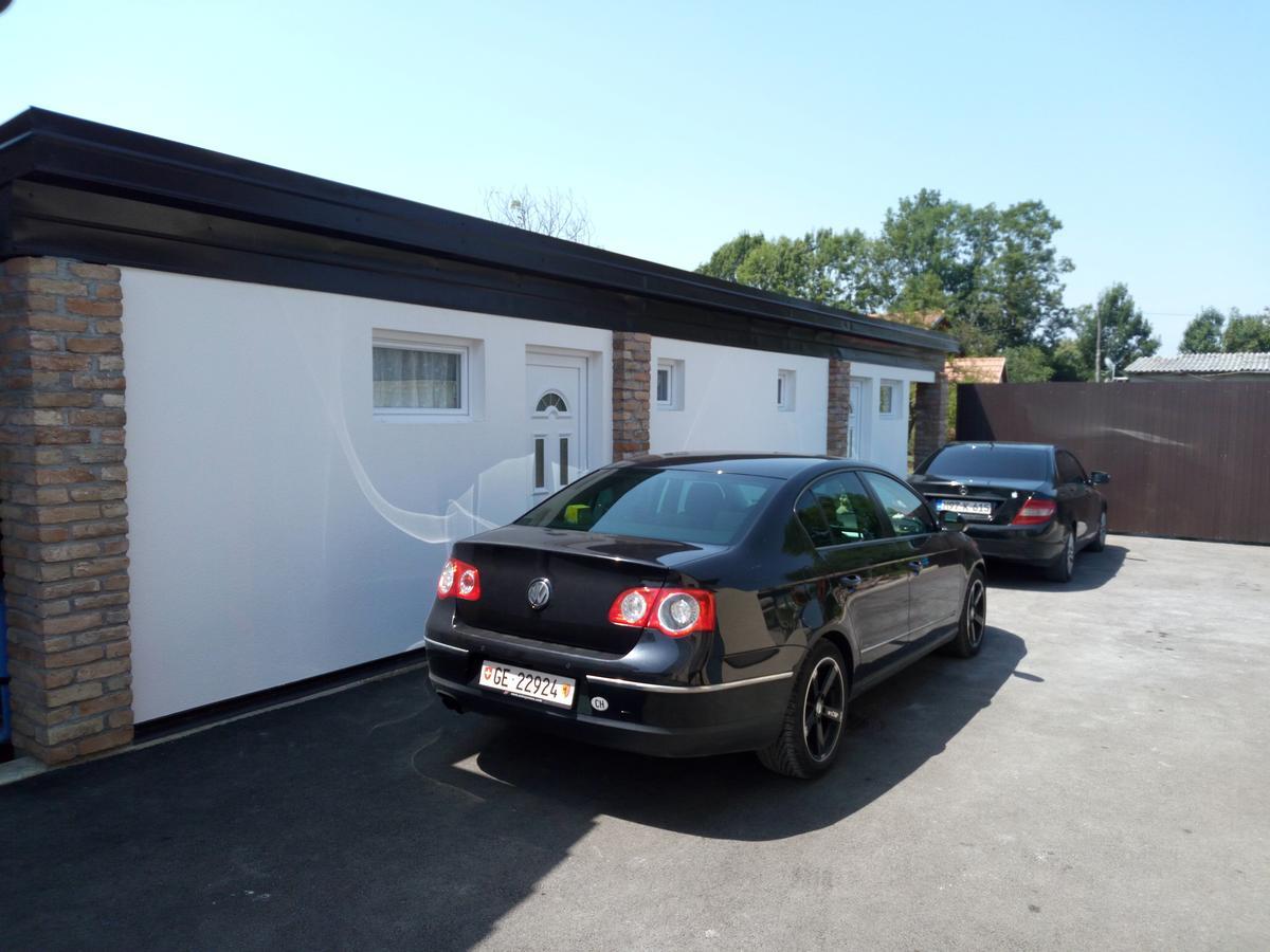 Pansion Laktaši Hostel Bagian luar foto