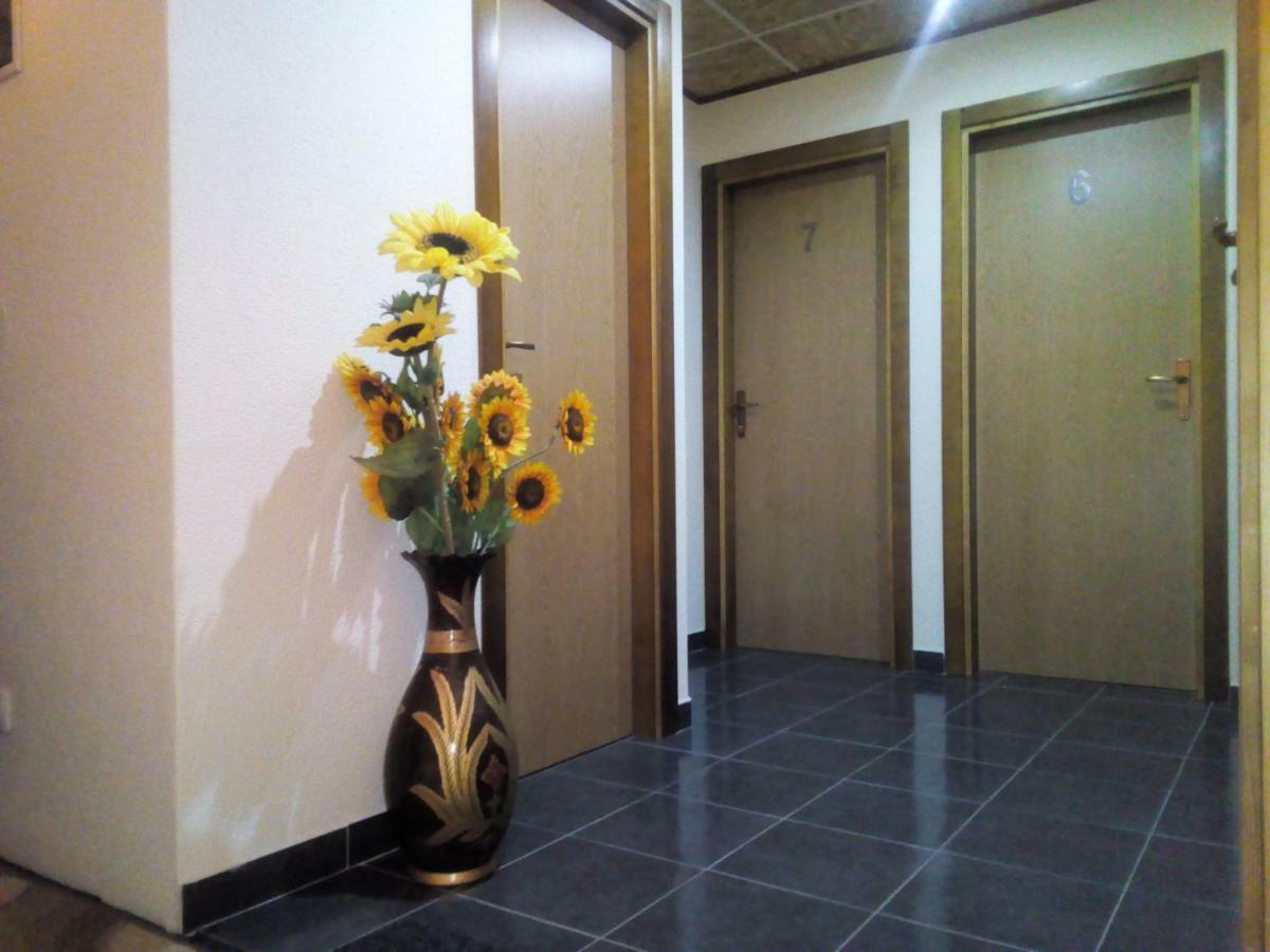 Pansion Laktaši Hostel Bagian luar foto